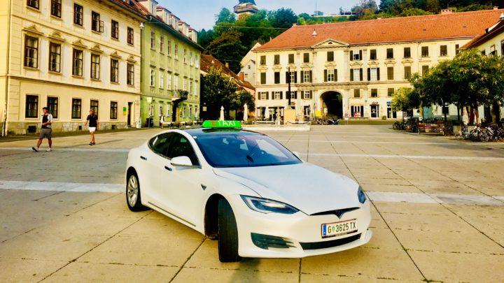 E-Taxi am Karmeliterplatz